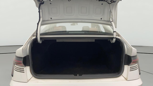 View Hyundai Verna Image 38 Used Hyundai Verna Image 38