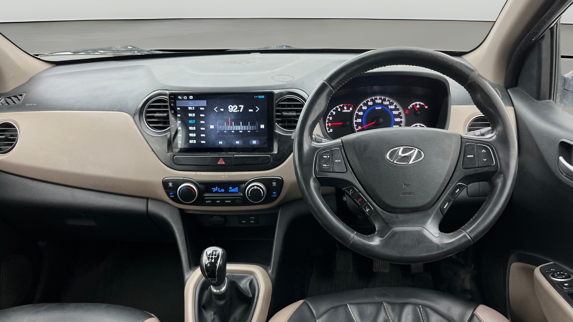 View 2017 Hyundai Grand i10 1.2 Asta Diesel Image 12 Used 2017 Hyundai Grand i10 1.2 Asta Diesel Image 12
