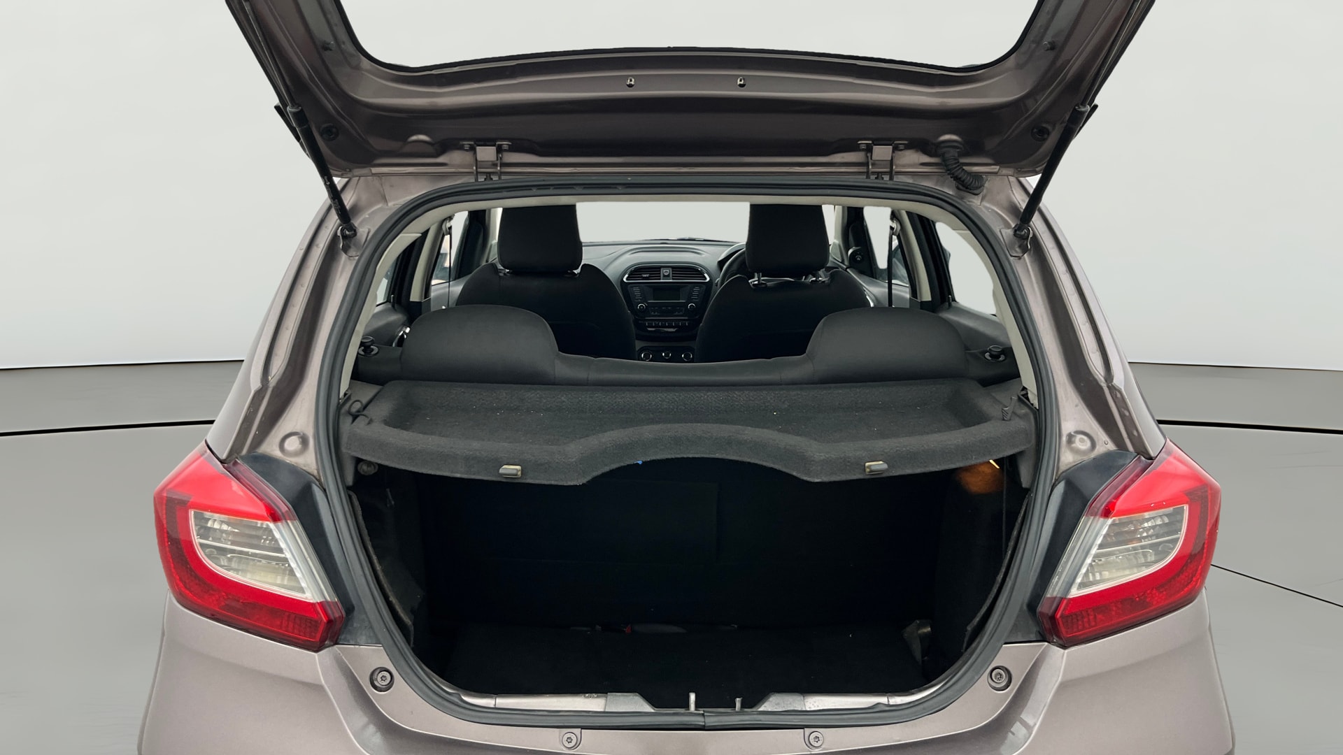 View 2017 Tata Tiago Revotorq XZ Image 36 Used 2017 Tata Tiago Revotorq XZ Image 36