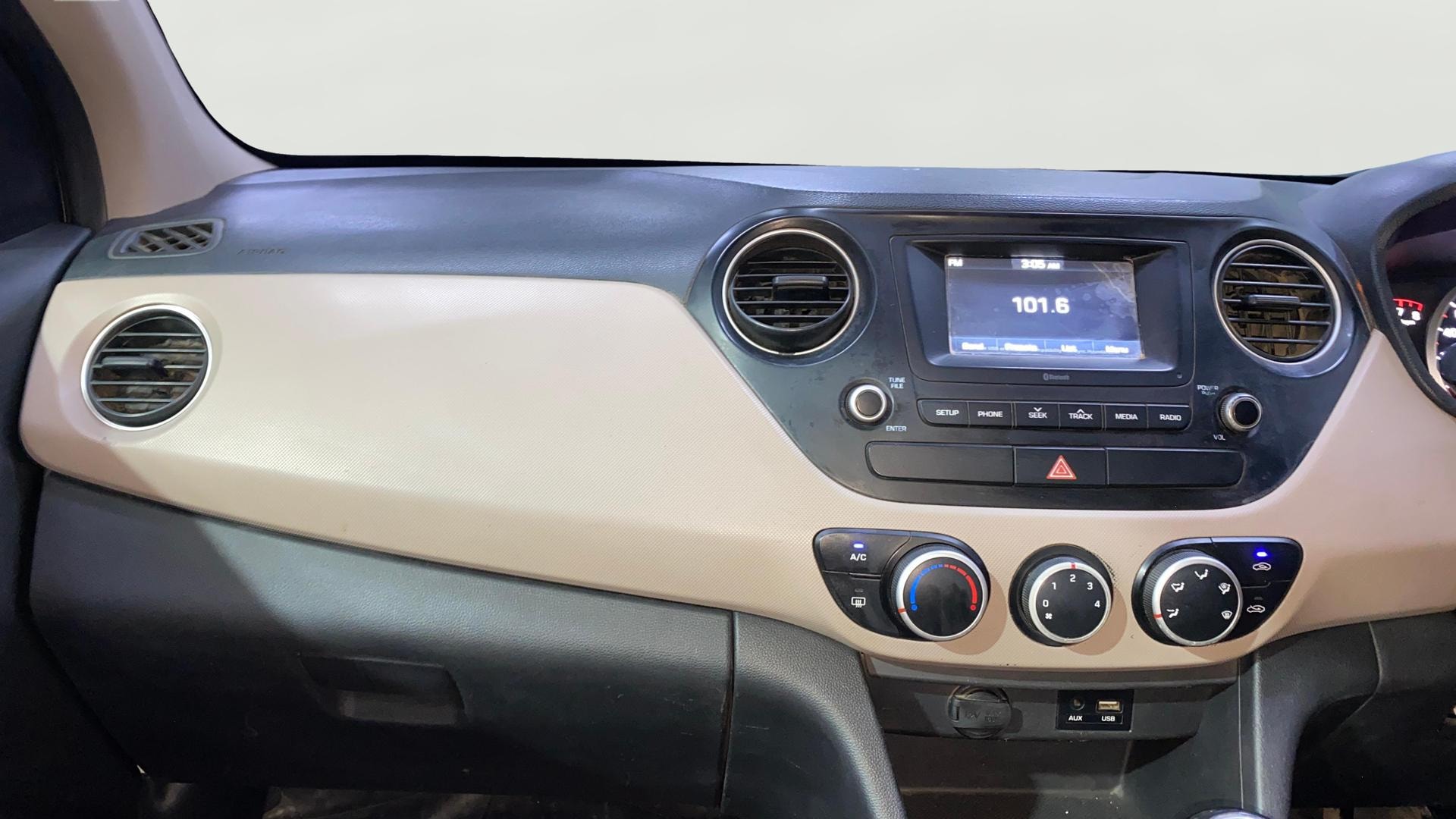 View 2017 Hyundai Grand i10 Sportz 1.2 Kappa Image 17 Used 2017 Hyundai Grand i10 Sportz 1.2 Kappa Image 17