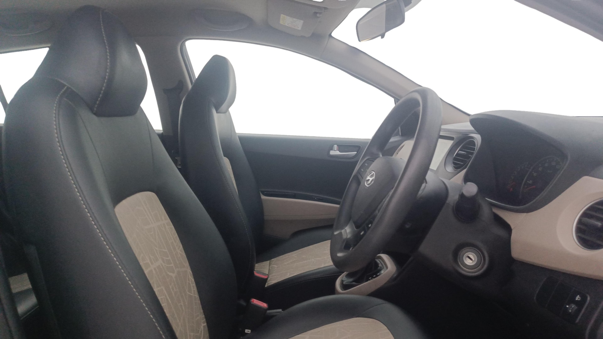 View 2018 Hyundai Grand i10 1.2 Sportz AT Petrol Image 18 Used 2018 Hyundai Grand i10 1.2 Sportz AT Petrol Image 18