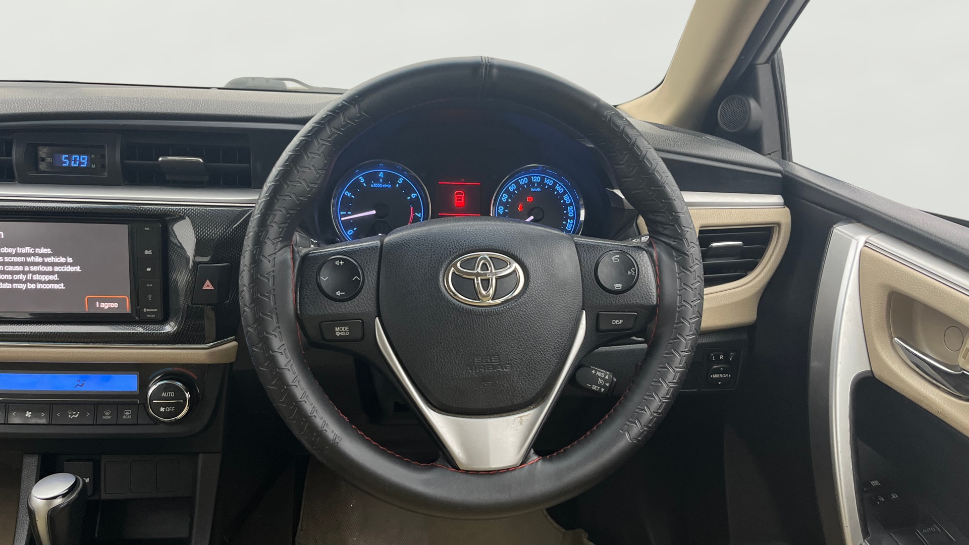 View 2014 Toyota Corolla Altis 1.8 VL AT Image 13 Used 2014 Toyota Corolla Altis 1.8 VL AT Image 13