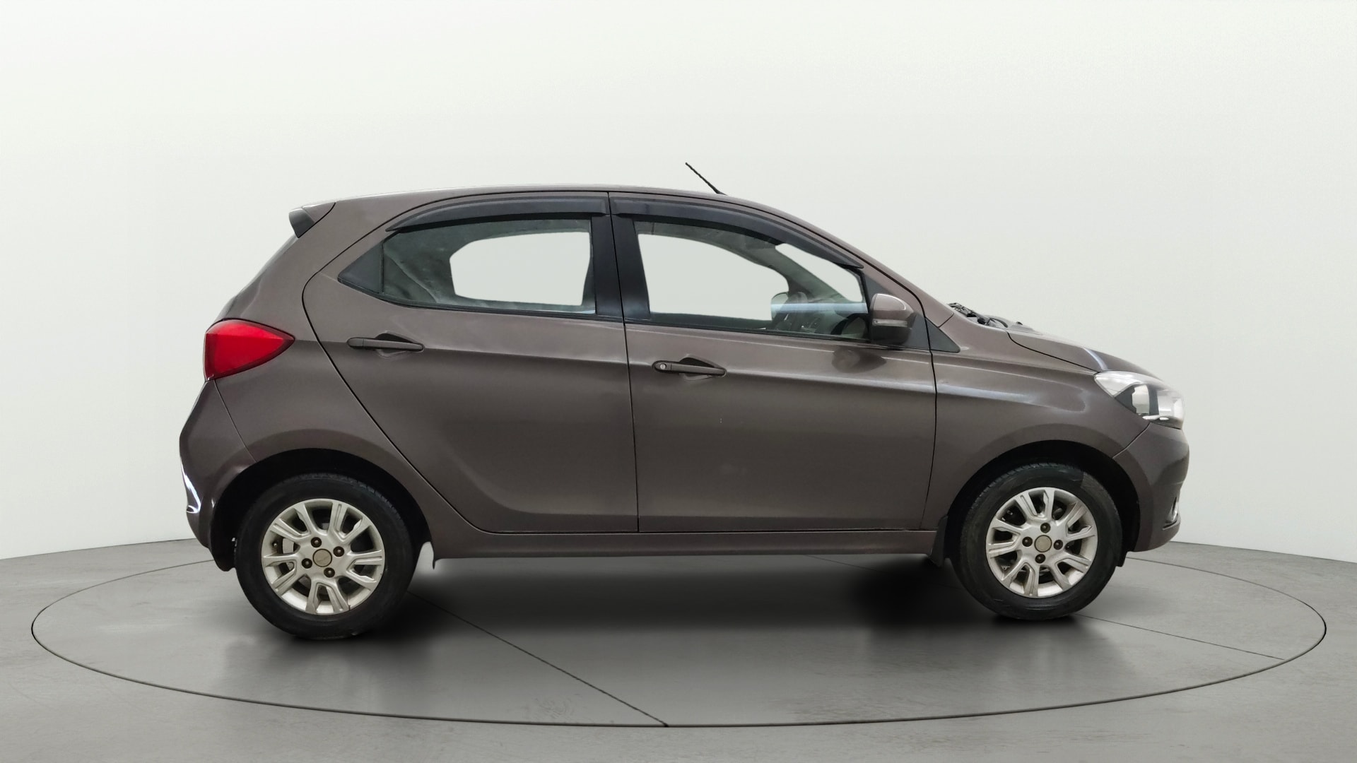 View 2018 Tata Tiago Revotorq XB Image 8 Used 2018 Tata Tiago Revotorq XB Image 8