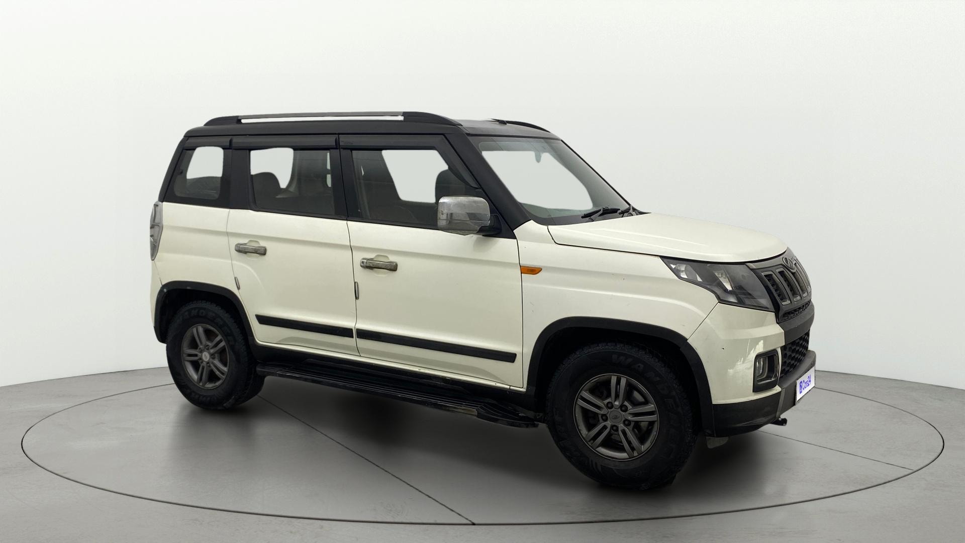 View 2019 Mahindra TUV300 T10 100HP Image 36 Used 2019 Mahindra TUV300 T10 100HP Image 36