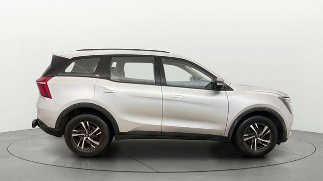 View Mahindra XUV700 Image 8 Used Mahindra XUV700 Image 8