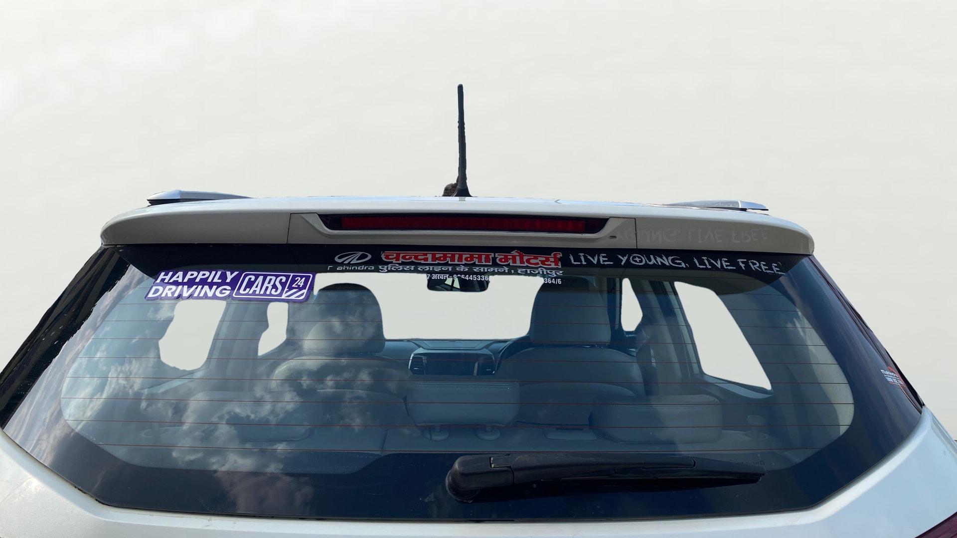 View 2019 Mahindra XUV300 W4 Petrol BS IV Image 5 Used 2019 Mahindra XUV300 W4 Petrol BS IV Image 5