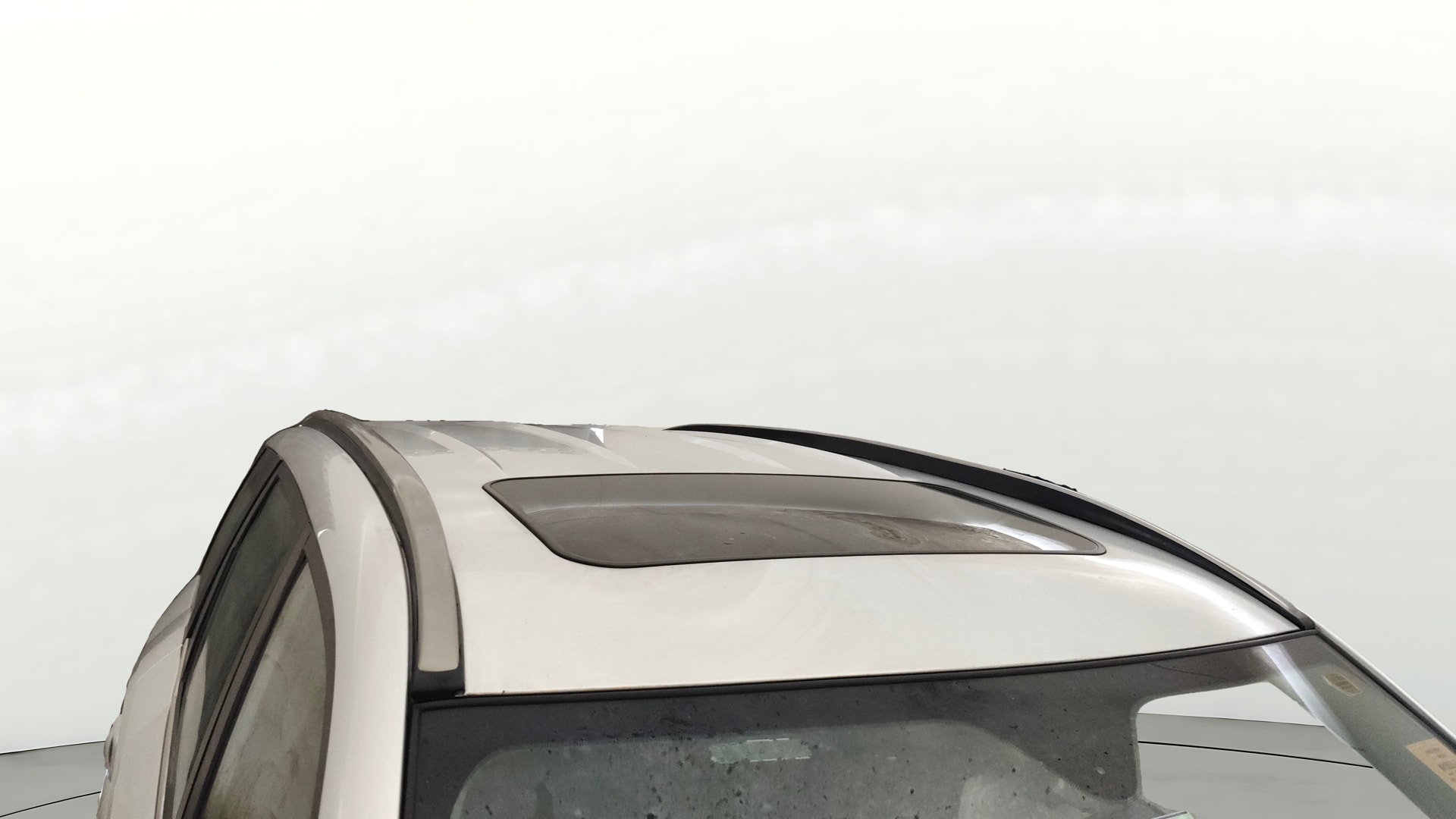 View 2018 Mahindra XUV500 W9 AT Image 5 Used 2018 Mahindra XUV500 W9 AT Image 5