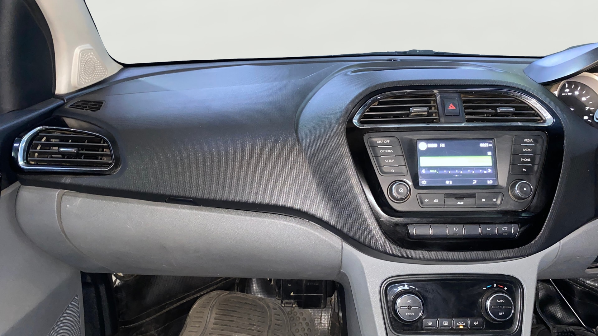 View 2017 Tata Tigor XZ (O) Petrol Image 17 Used 2017 Tata Tigor XZ (O) Petrol Image 17