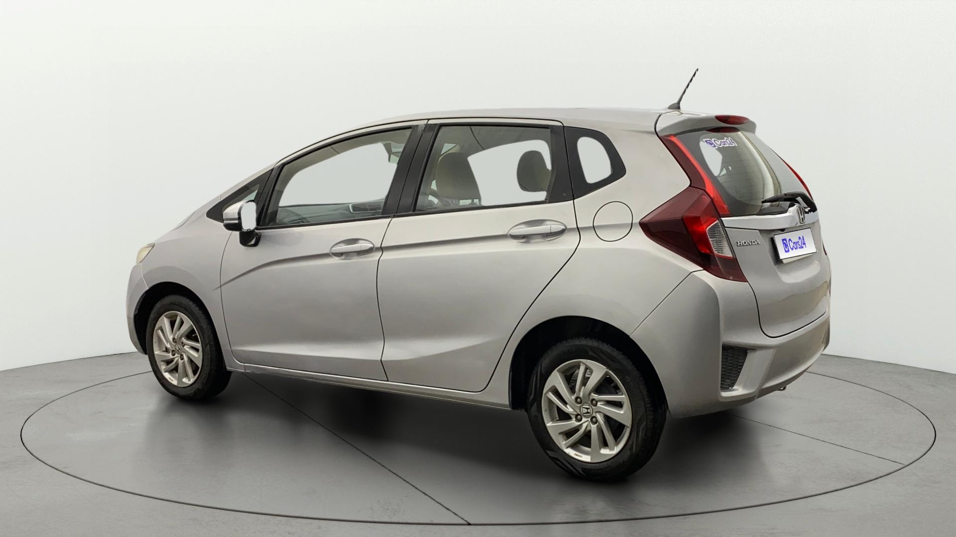 View 2015 Honda Jazz E MT Diesel Image 2 Used 2015 Honda Jazz E MT Diesel Image 2