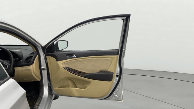 View Hyundai Fluidic Verna Image 44 Used Hyundai Fluidic Verna Image 44