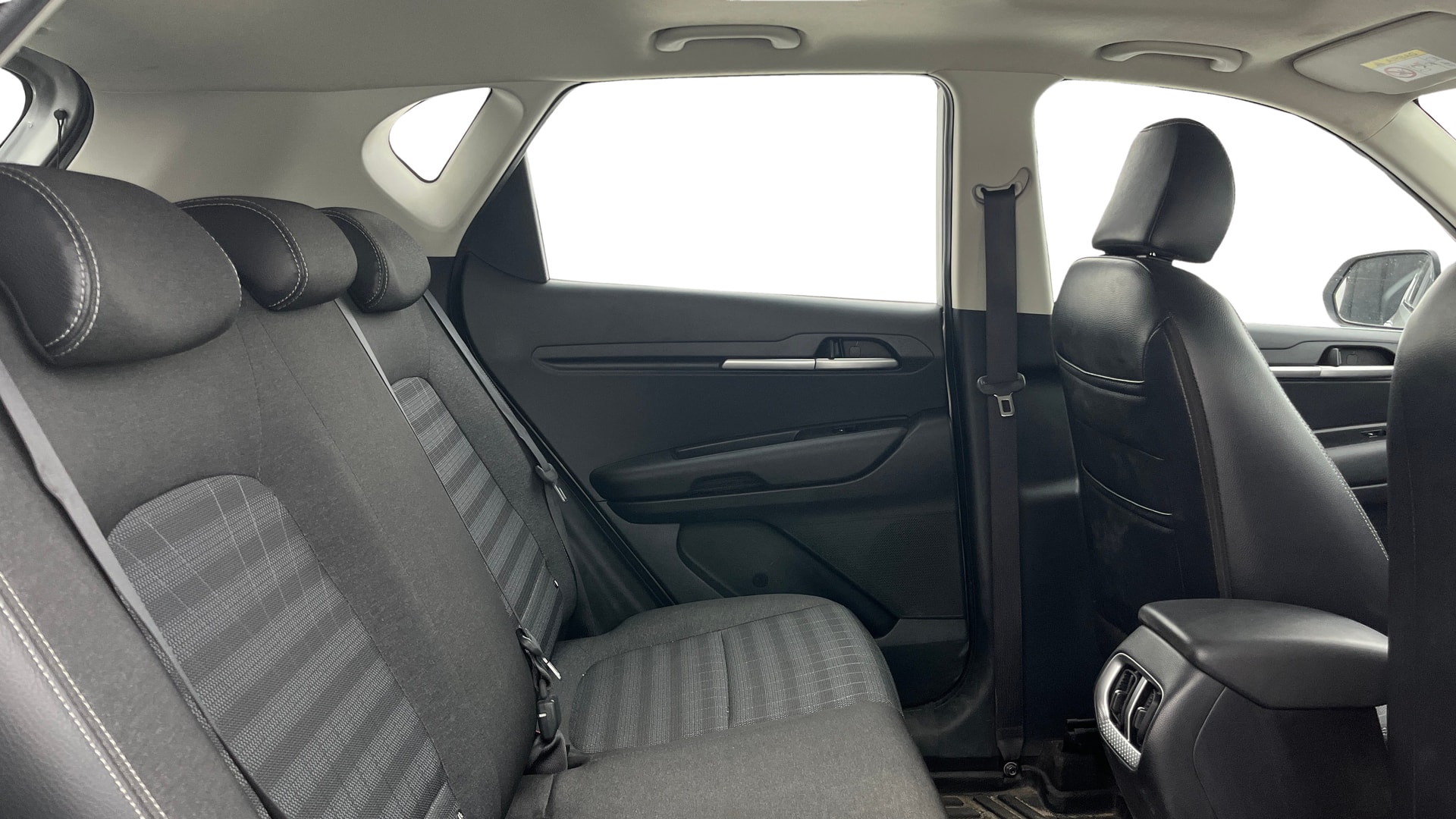 View 2023 Kia Sonet HTK Plus iMT Petrol Image 31 Used 2023 Kia Sonet HTK Plus iMT Petrol Image 31
