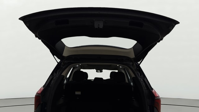 View Mahindra XUV700 Image 16 Used Mahindra XUV700 Image 16