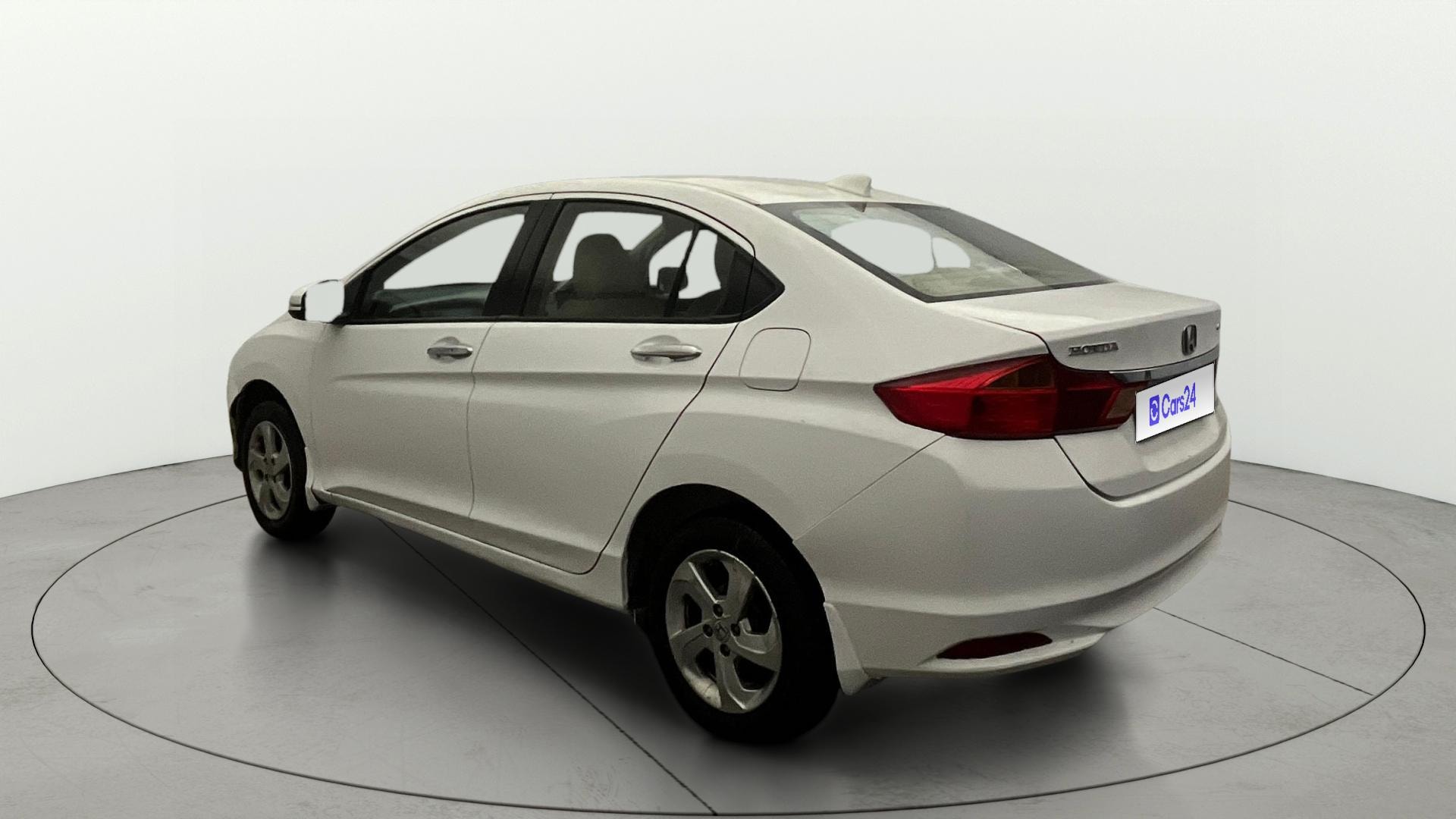 View 2015 Honda City ZX MT Diesel Anniversary Edition Image 2 Used 2015 Honda City ZX MT Diesel Anniversary Edition Image 2