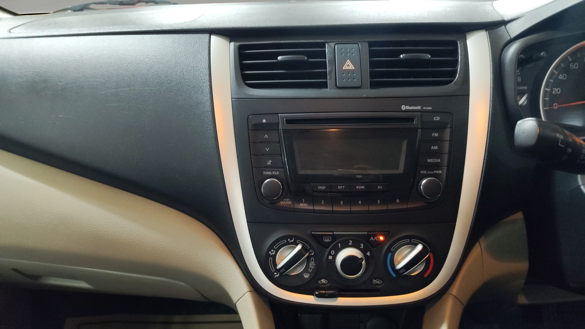 View 2015 Maruti Suzuki 1000 Base Variant Image 17 Used 2015 Maruti Suzuki 1000 Base Variant Image 17