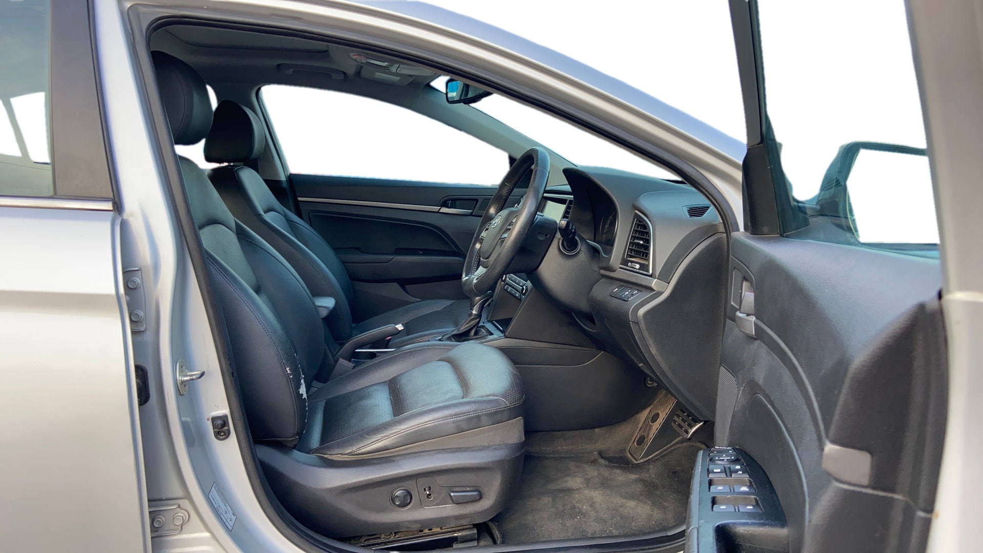 View 2018 Hyundai Elantra 1.6 CRDi S Image 28 Used 2018 Hyundai Elantra 1.6 CRDi S Image 28
