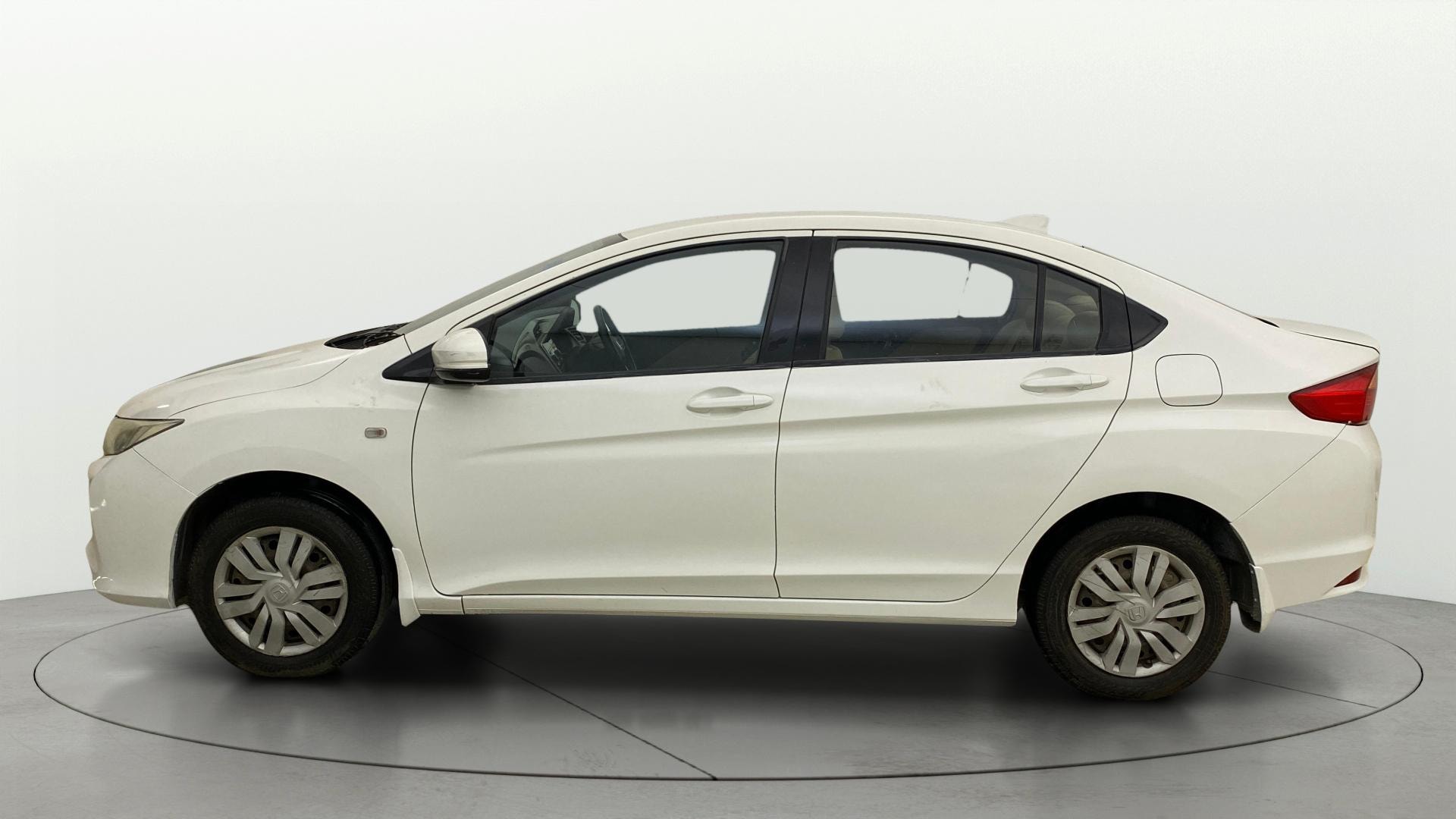 View 2015 Honda City ZX MT Diesel Anniversary Edition Image 6 Used 2015 Honda City ZX MT Diesel Anniversary Edition Image 6