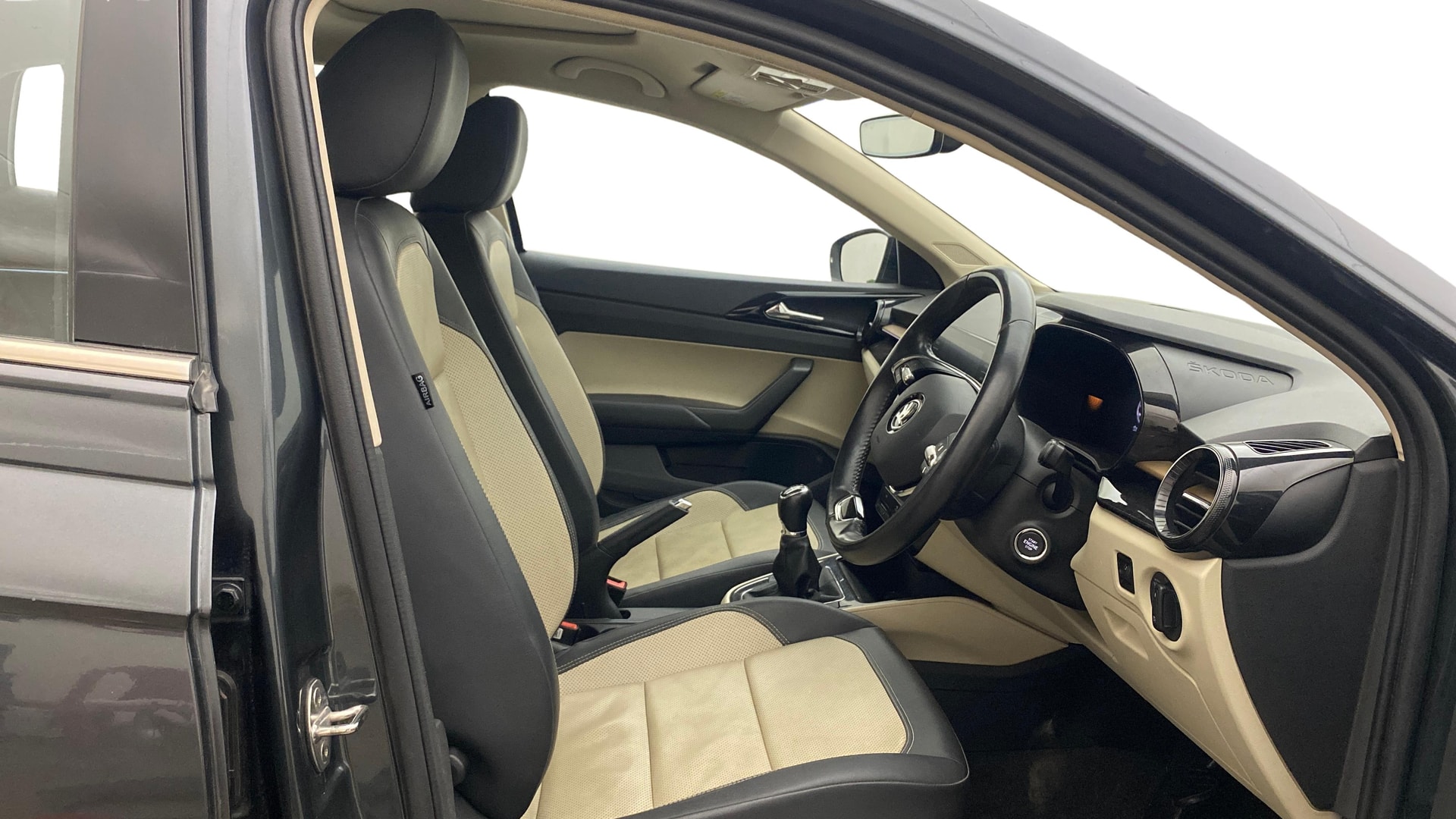 View 2022 Skoda Slavia Style 1.5 TSI MT Image 27 Used 2022 Skoda Slavia Style 1.5 TSI MT Image 27