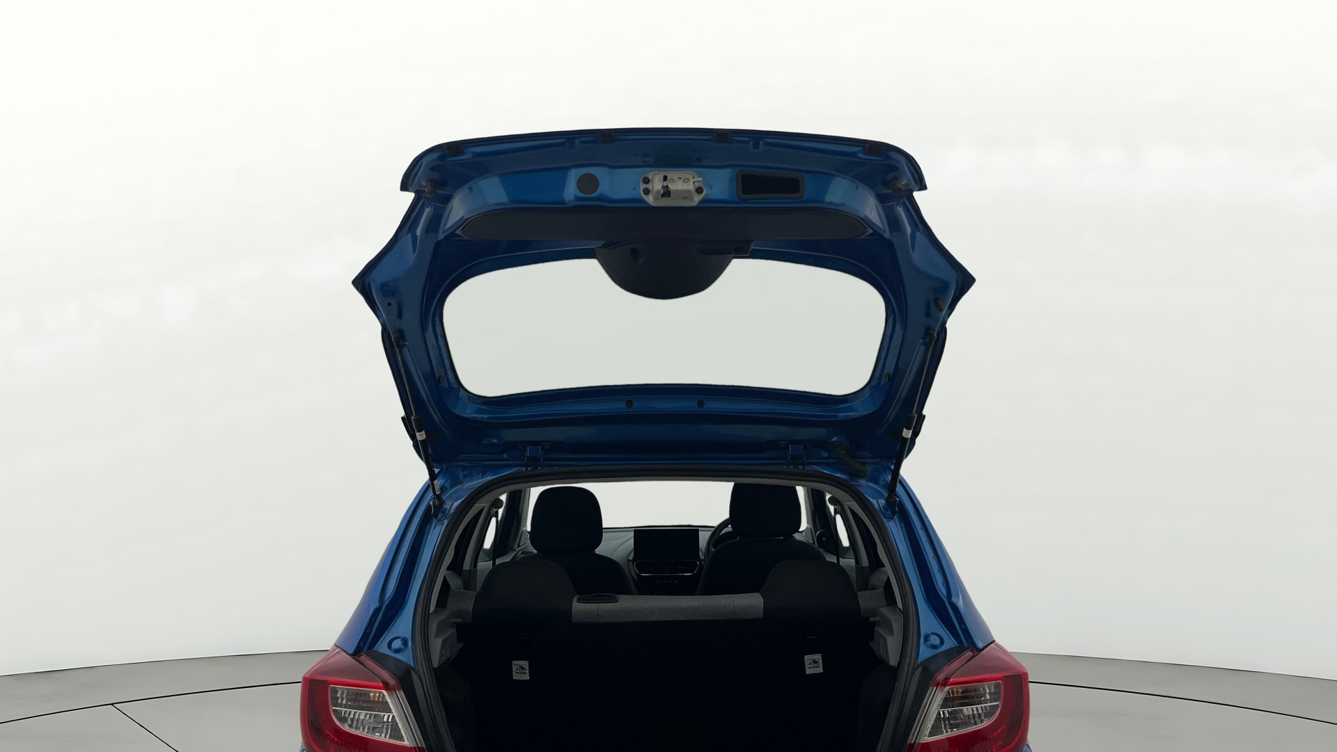 View 2025 Tata Tiago Revotorq XB Image 17 Used 2025 Tata Tiago Revotorq XB Image 17