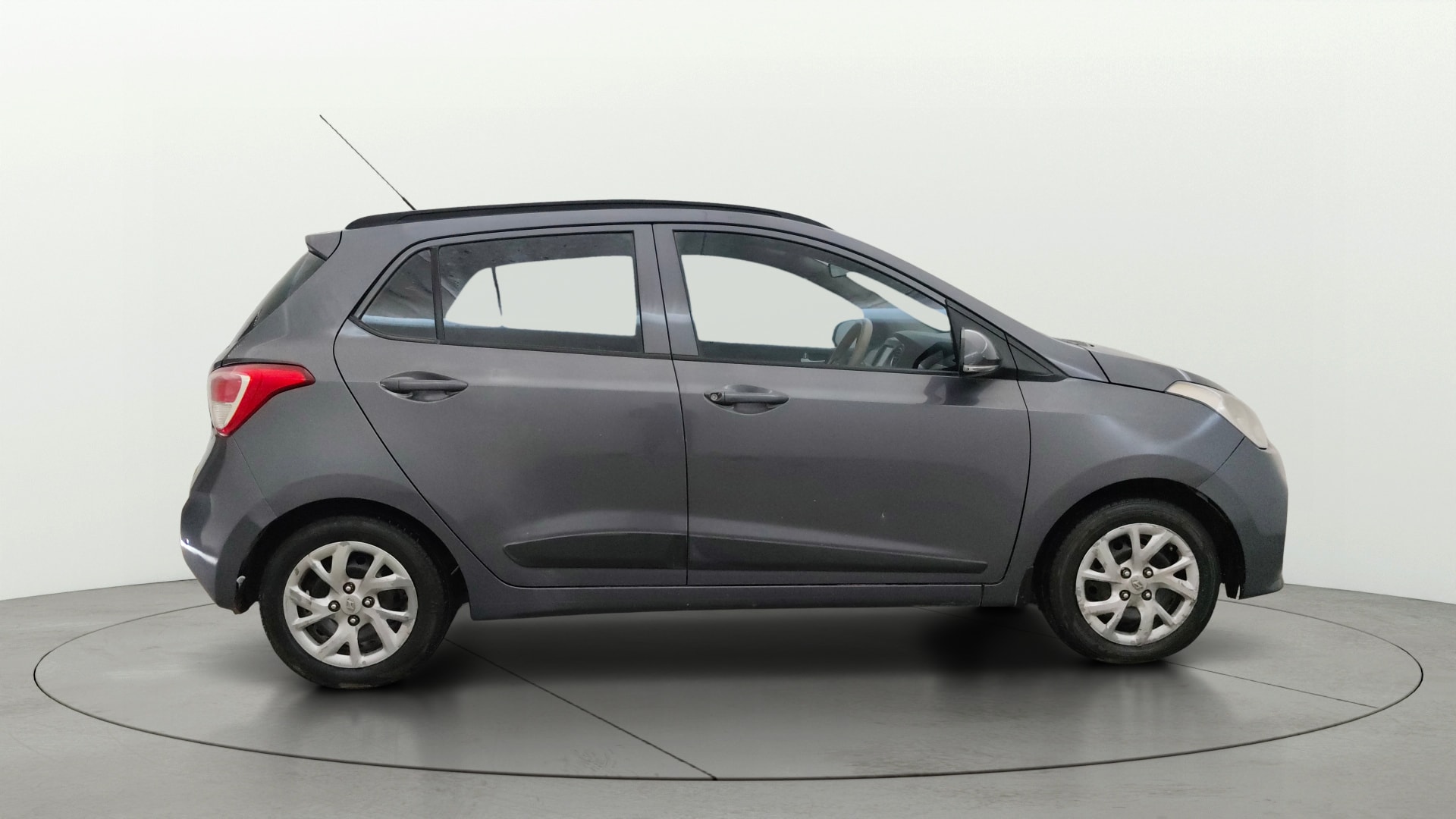 View 2017 Hyundai Grand i10 1.2 Sportz(O) Petrol Image 8 Used 2017 Hyundai Grand i10 1.2 Sportz(O) Petrol Image 8