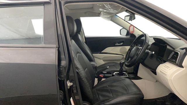 View Mahindra XUV 3XO Image 18 Used Mahindra XUV 3XO Image 18