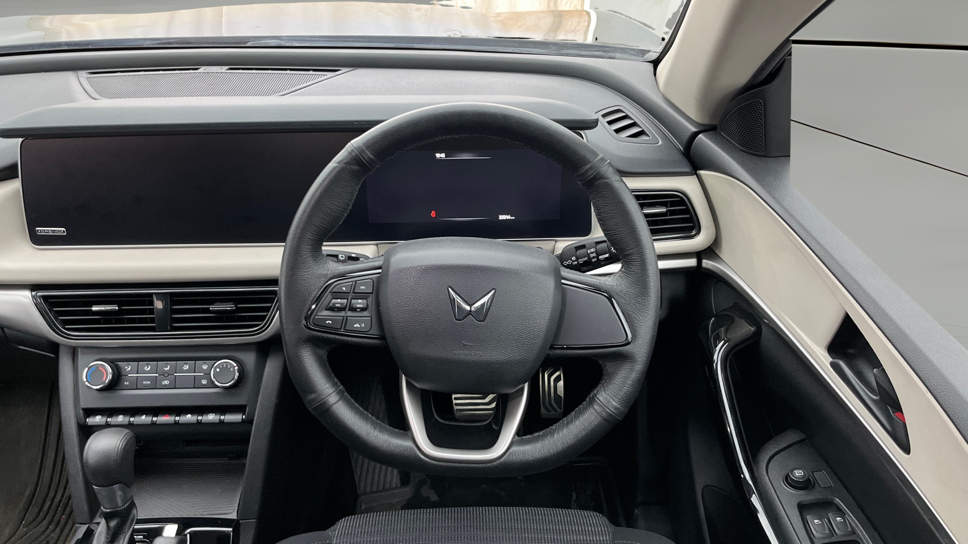 Used 2023 Mahindra XUV700 Used 2023 Mahindra XUV700