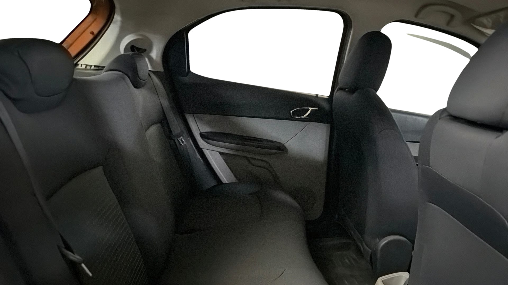 View 2016 Tata Tiago Revotorq XB Image 28 Used 2016 Tata Tiago Revotorq XB Image 28
