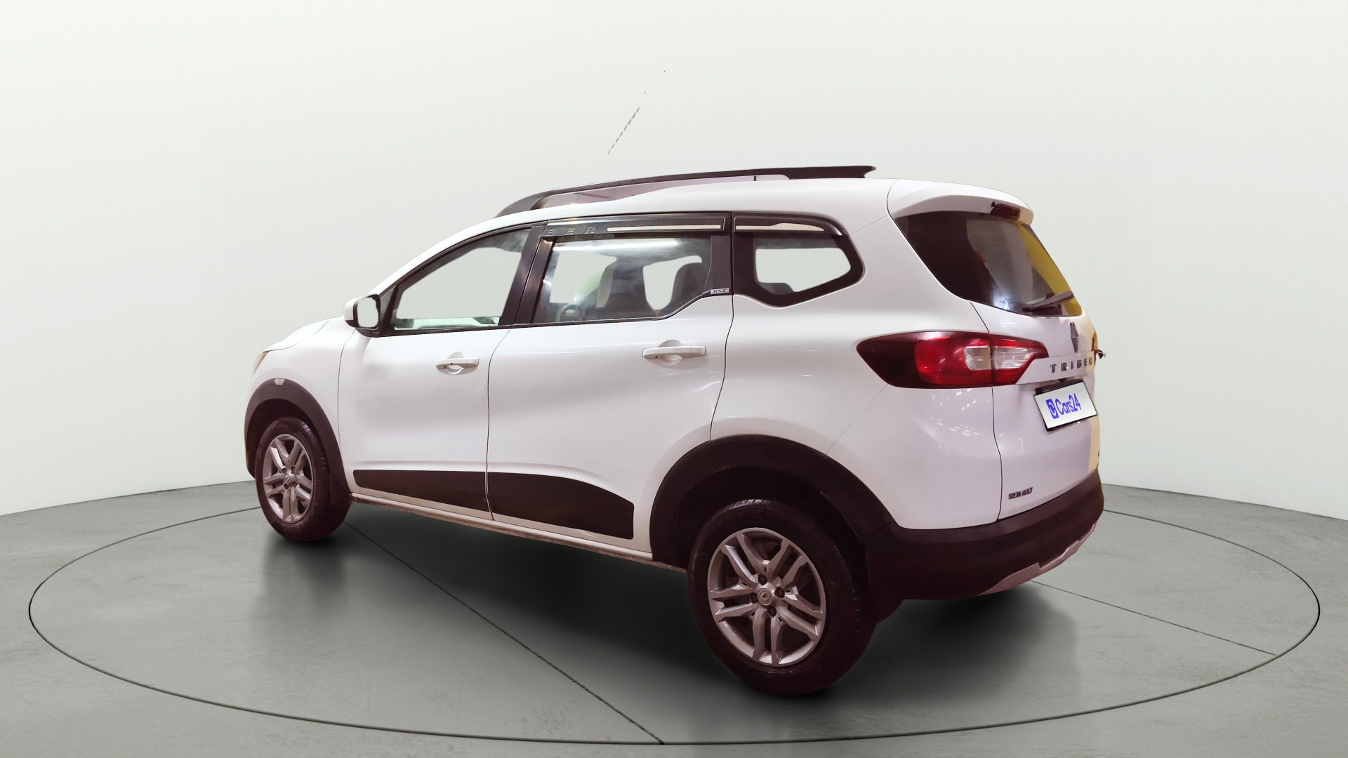 View 2021 Renault Triber RXZ Image 2 Used 2021 Renault Triber RXZ Image 2