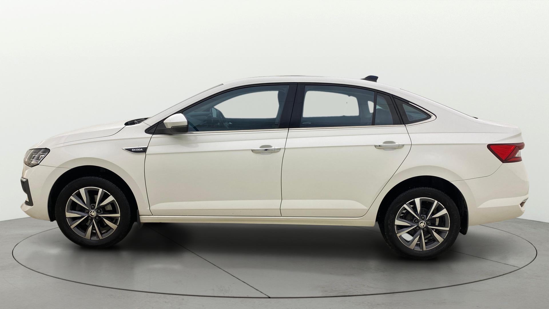 View 2024 Skoda Slavia Style 1.0 TSI AT Image 6 Used 2024 Skoda Slavia Style 1.0 TSI AT Image 6