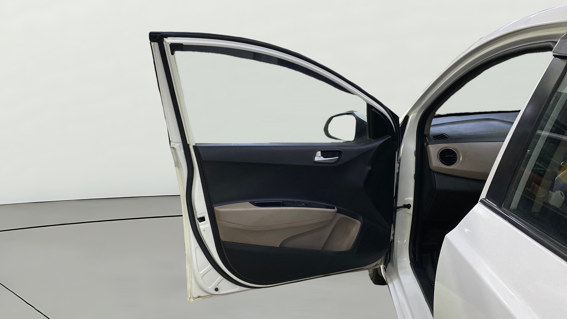View 2018 Hyundai Xcent SX Petrol Image 31 Used 2018 Hyundai Xcent SX Petrol Image 31