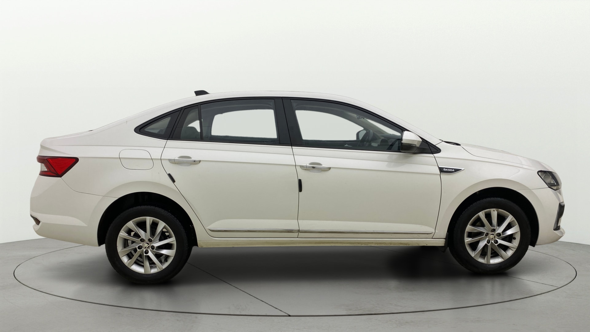 View 2023 Skoda Slavia Ambition 1.0 TSI MT Image 9 Used 2023 Skoda Slavia Ambition 1.0 TSI MT Image 9