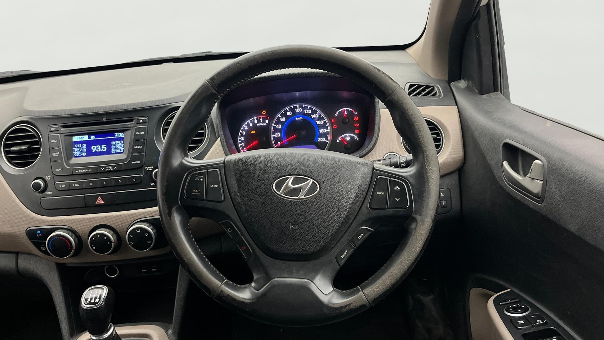 View 2015 Hyundai Grand i10 1.2 Asta Petrol Image 20 Used 2015 Hyundai Grand i10 1.2 Asta Petrol Image 20