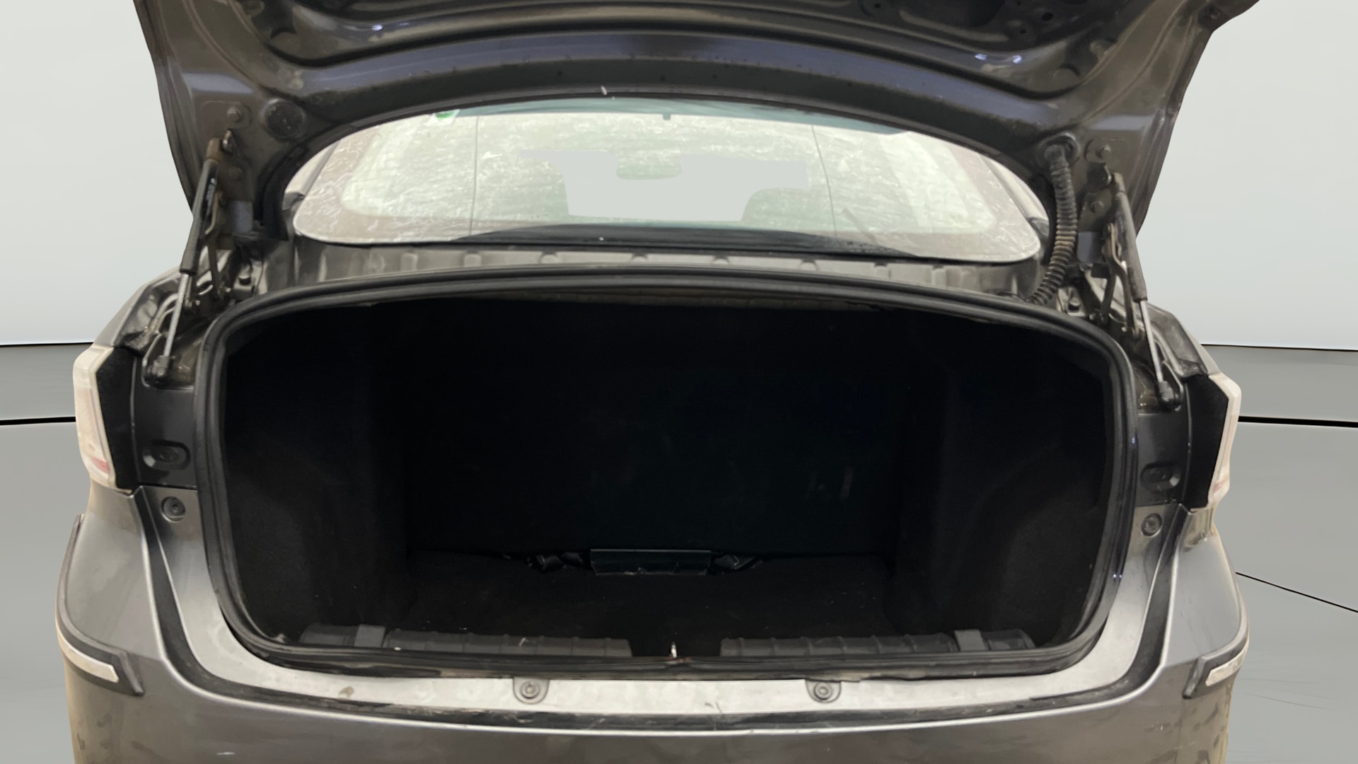 View 2022 Tata Tigor XE Diesel Image 38 Used 2022 Tata Tigor XE Diesel Image 38