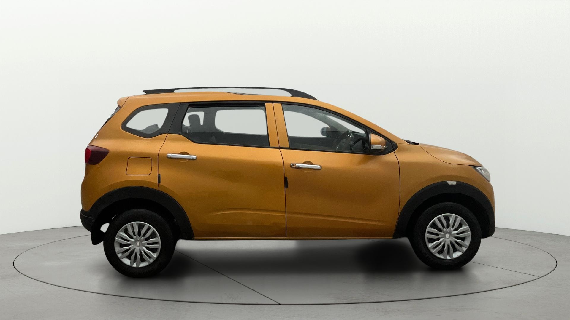 View 2021 Renault Triber RXE Image 8 Used 2021 Renault Triber RXE Image 8