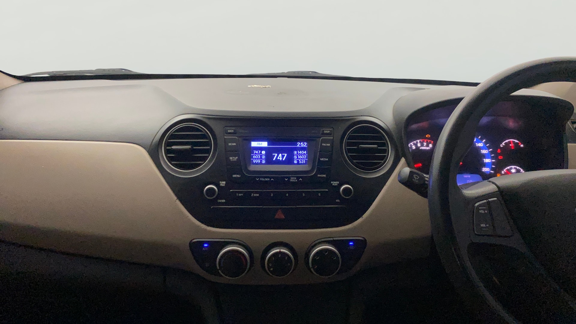 View 2016 Hyundai Xcent SX Petrol Image 34 Used 2016 Hyundai Xcent SX Petrol Image 34