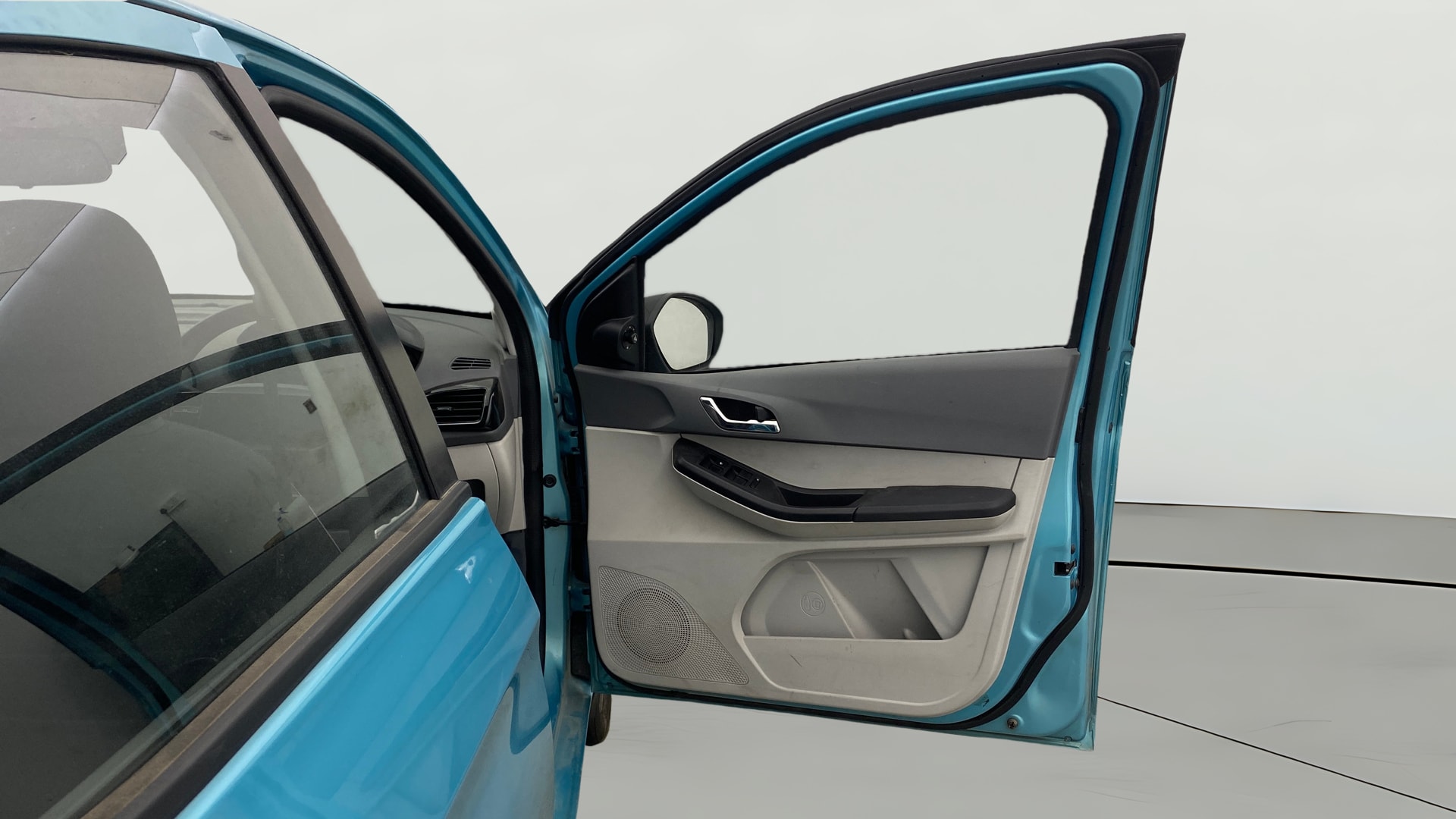 View 2025 Tata Tiago Revotorq XB Image 46 Used 2025 Tata Tiago Revotorq XB Image 46
