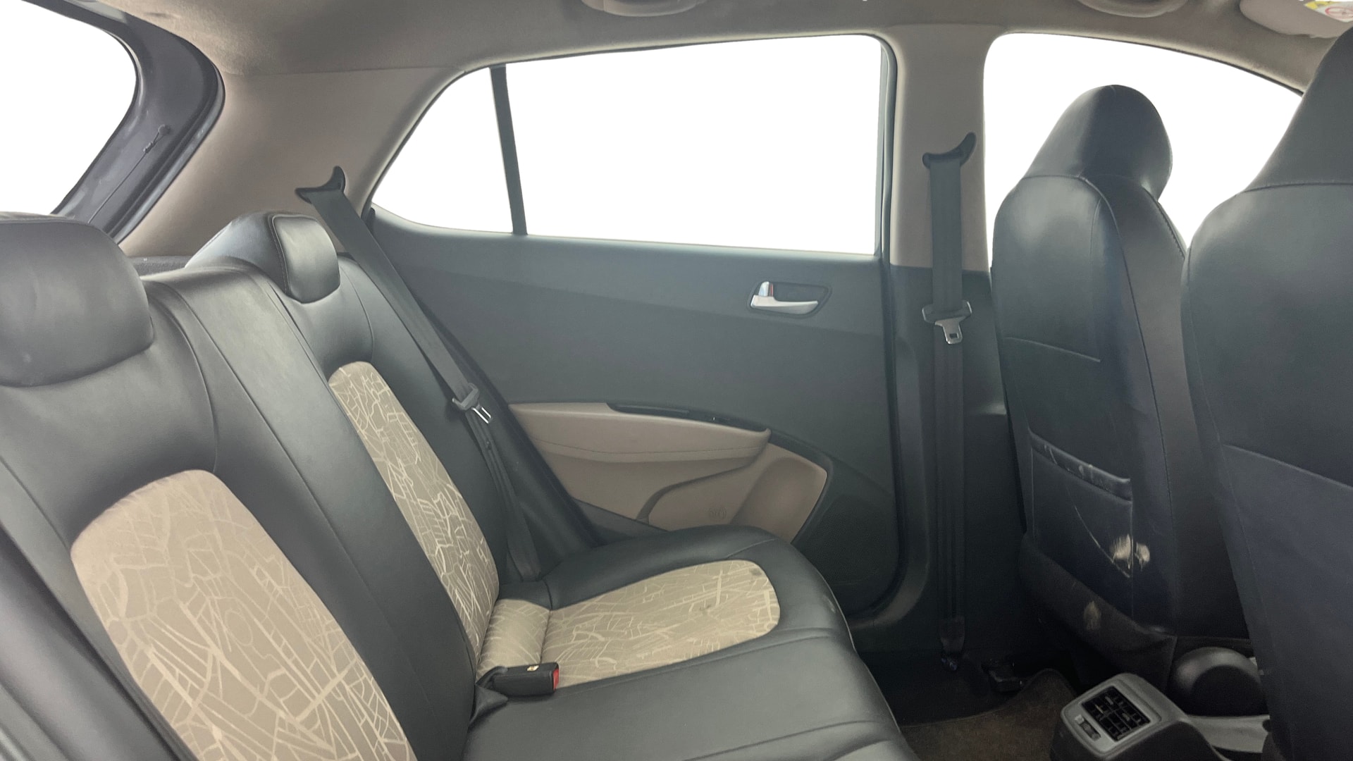 View 2017 Hyundai Grand i10 Sportz 1.2 Kappa Image 29 Used 2017 Hyundai Grand i10 Sportz 1.2 Kappa Image 29
