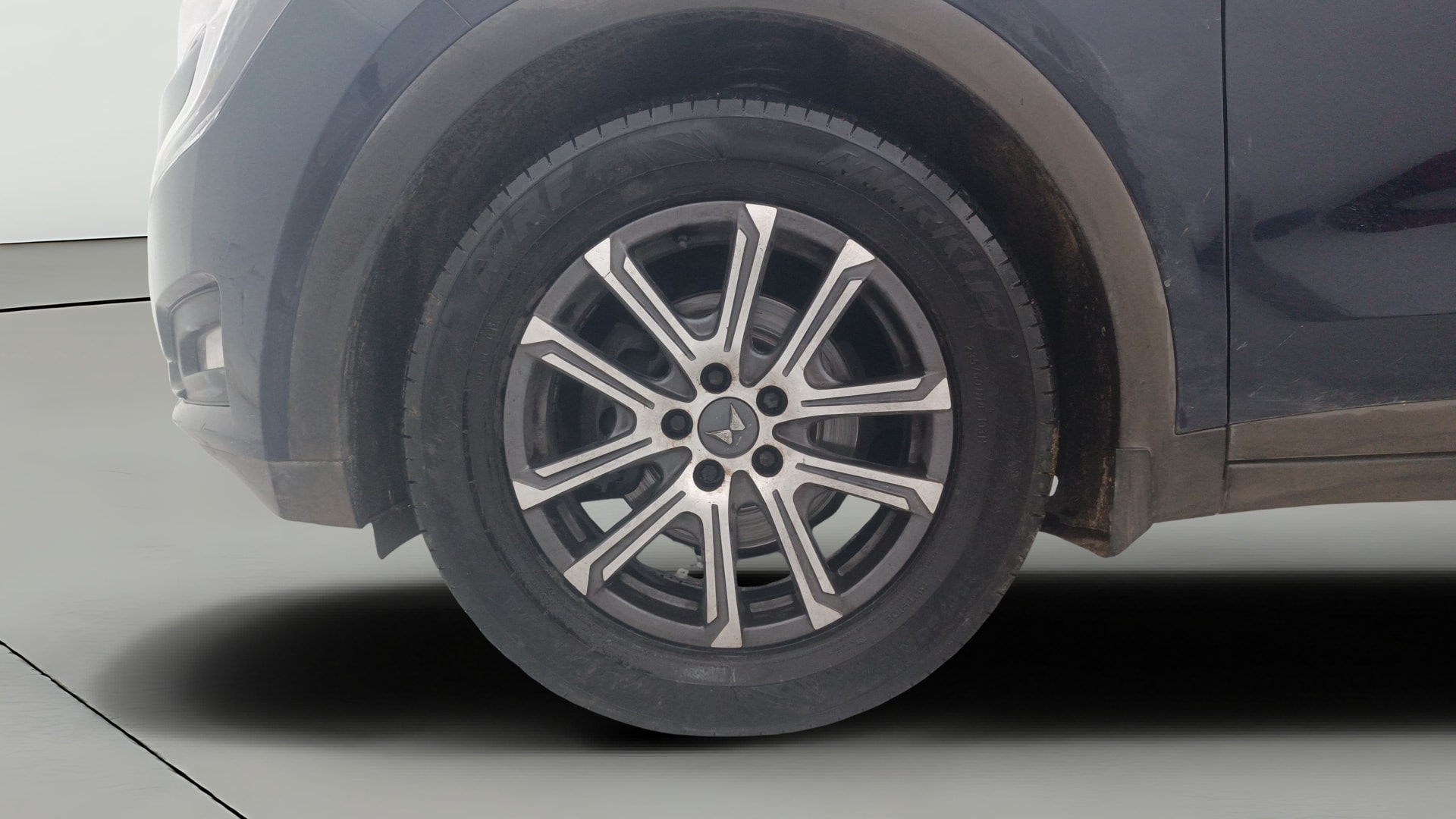 View 2022 Mahindra XUV700 MX Petrol 5 STR Image 29 Used 2022 Mahindra XUV700 MX Petrol 5 STR Image 29