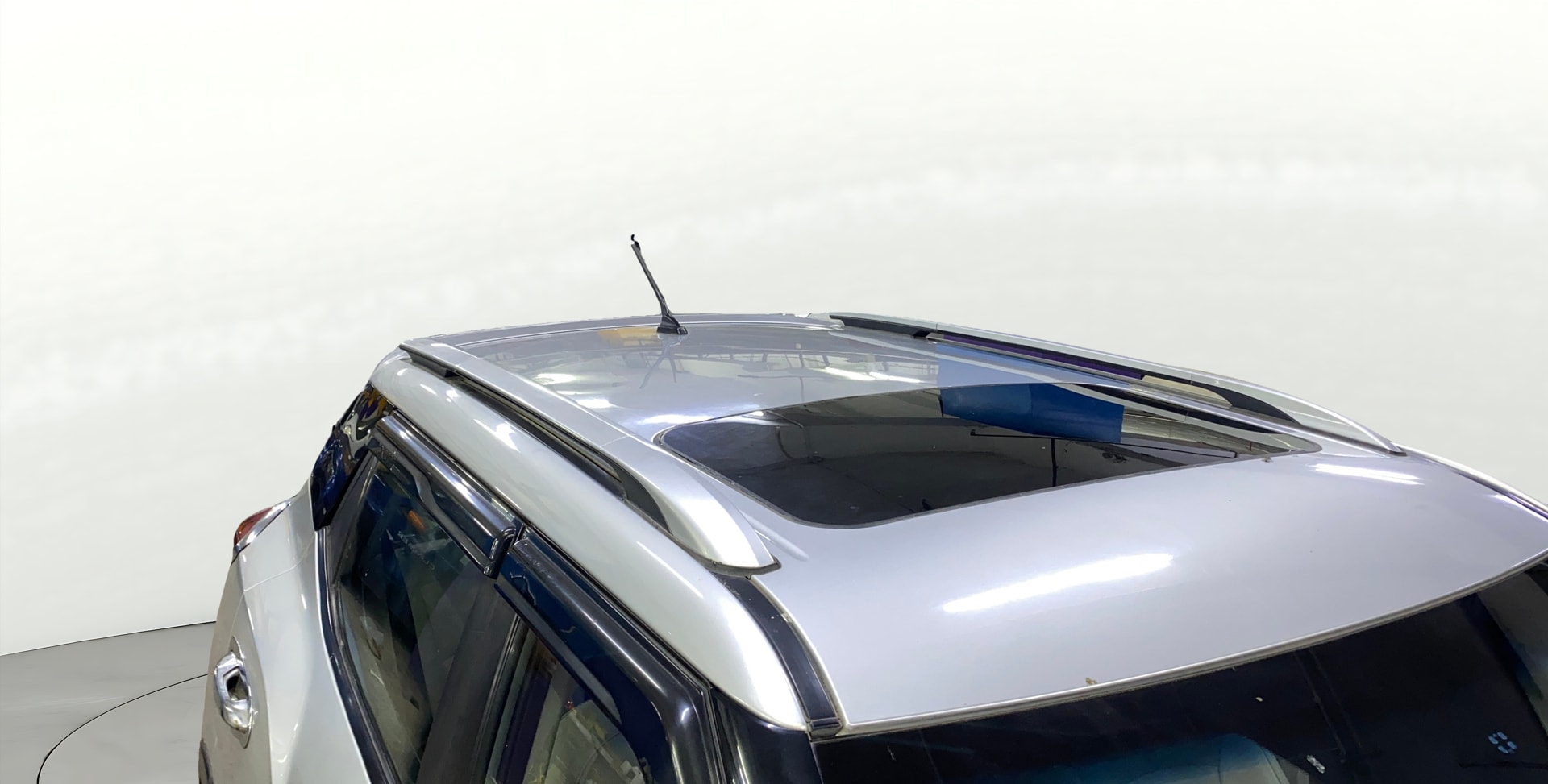 View 2019 Mahindra XUV300 W4 Petrol BS IV Image 5 Used 2019 Mahindra XUV300 W4 Petrol BS IV Image 5