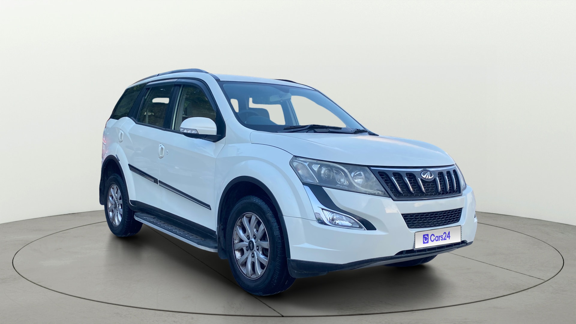 View 2018 Mahindra XUV500 G AT Image 39 Used 2018 Mahindra XUV500 G AT Image 39