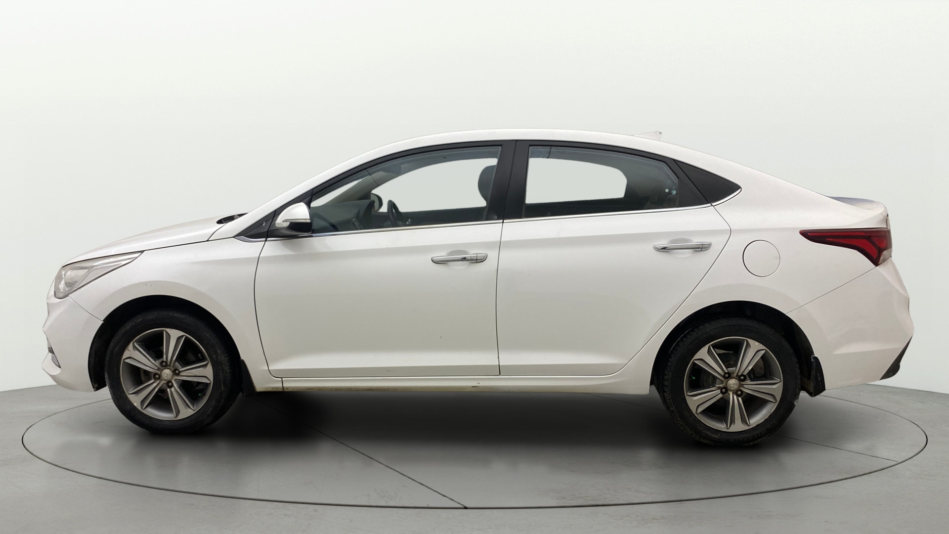 View 2019 Hyundai Verna 1.6 VTVT SX (O) Image 6 Used 2019 Hyundai Verna 1.6 VTVT SX (O) Image 6