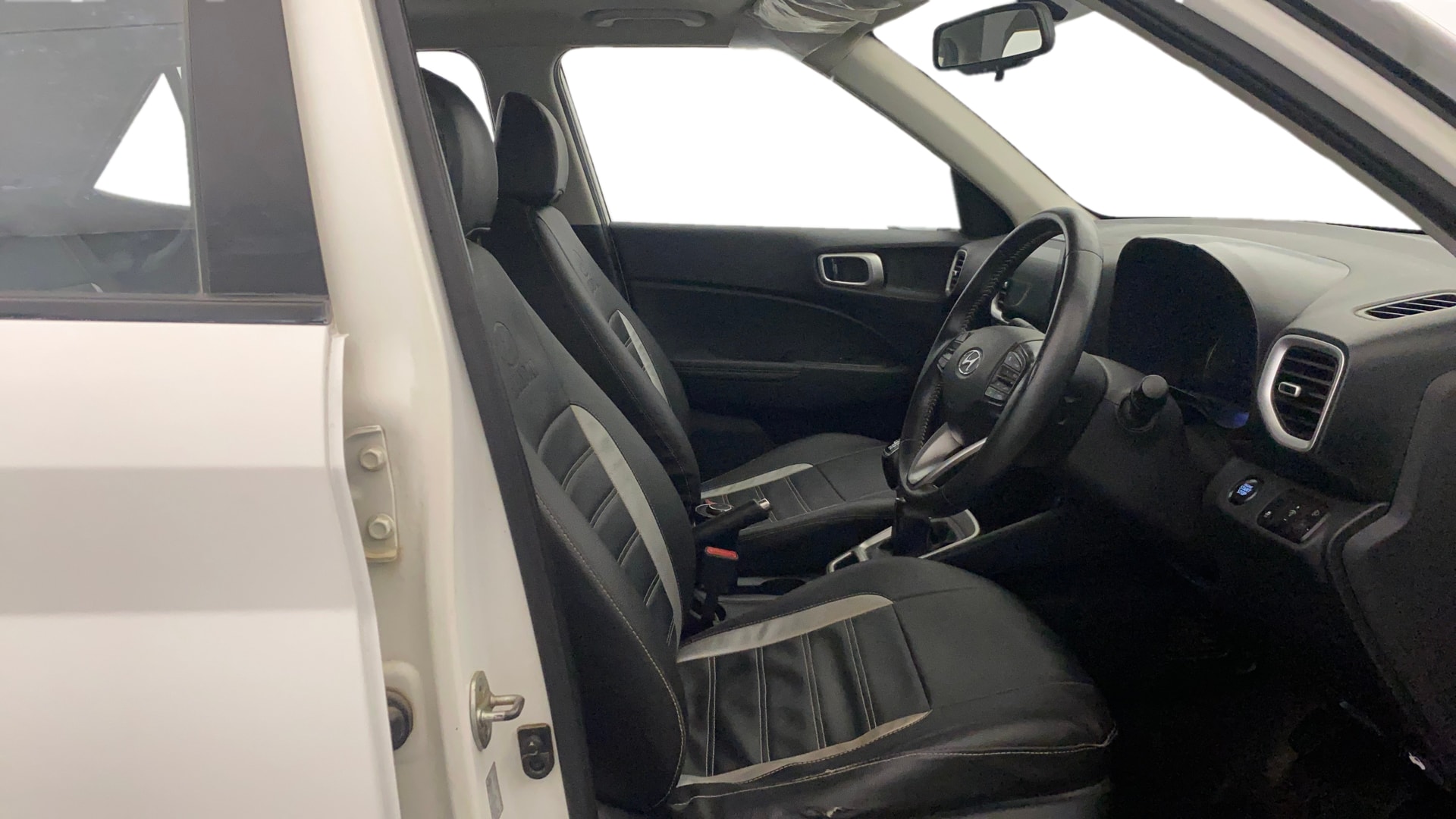 View 2019 Hyundai Venue SX (O) 1.0 iMT Petrol Image 19 Used 2019 Hyundai Venue SX (O) 1.0 iMT Petrol Image 19