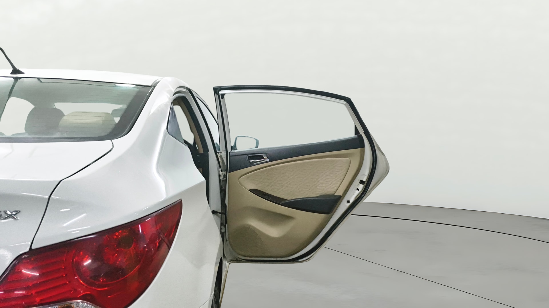 View 2014 Hyundai Fluidic Verna 1.6 CRDI SX Image 8 Used 2014 Hyundai Fluidic Verna 1.6 CRDI SX Image 8
