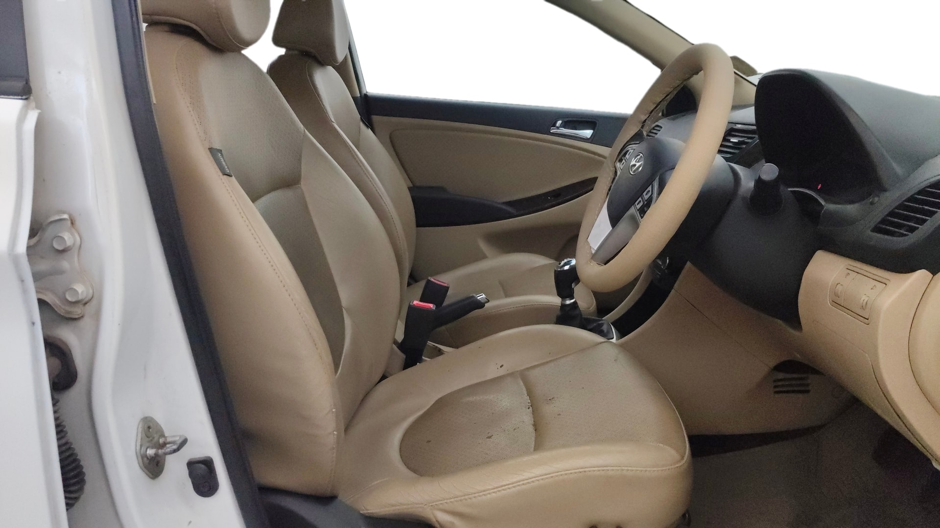 View 2013 Hyundai Fluidic Verna 1.6 VTVT SX O Image 26 Used 2013 Hyundai Fluidic Verna 1.6 VTVT SX O Image 26