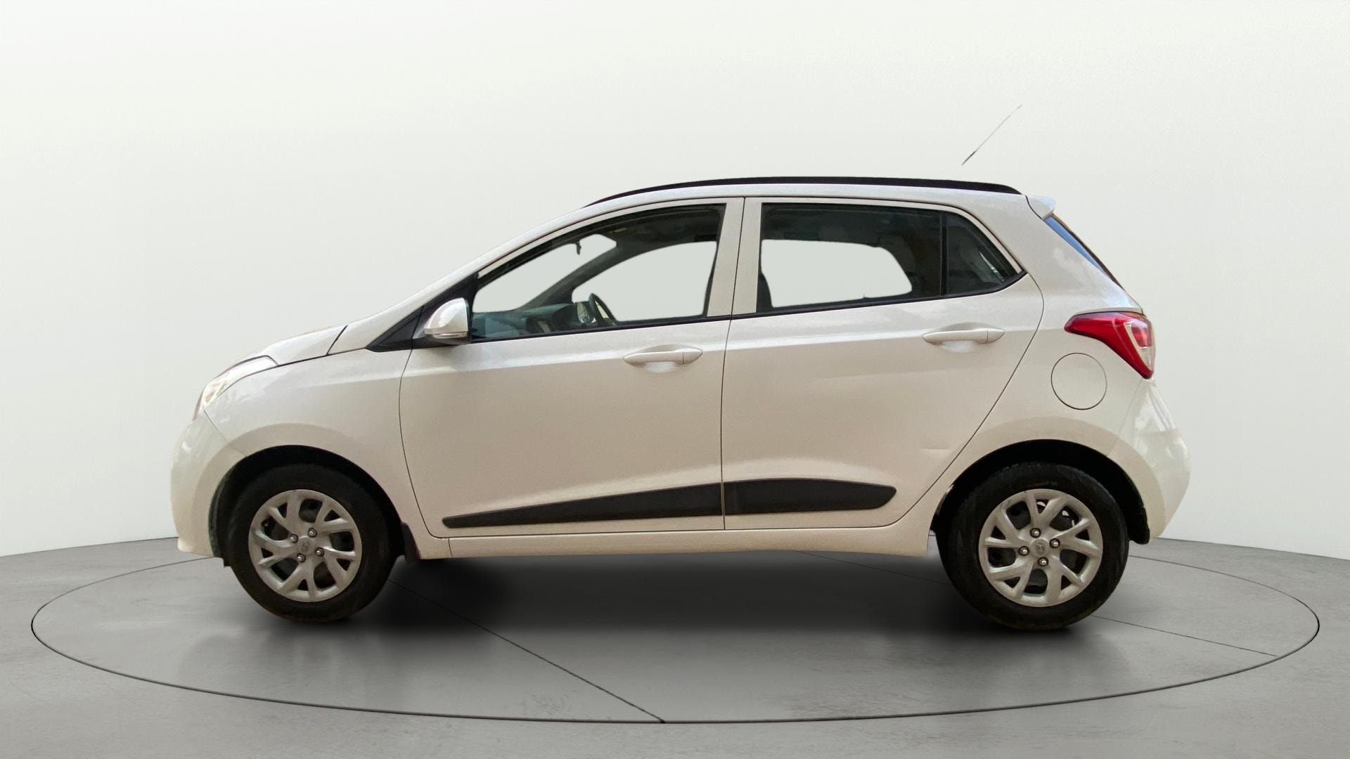 View 2017 Hyundai Grand i10 1.2 Sportz(O) Petrol Image 5 Used 2017 Hyundai Grand i10 1.2 Sportz(O) Petrol Image 5