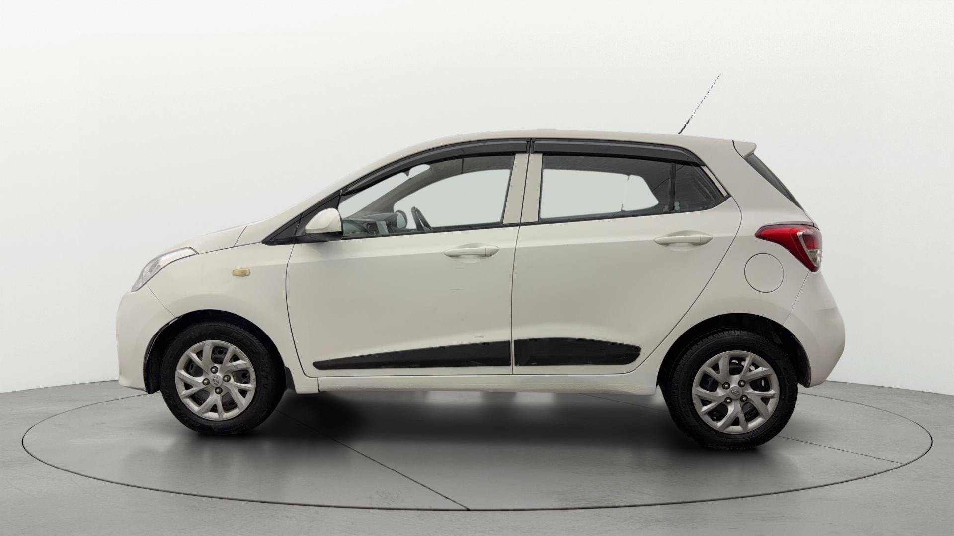 View 2017 Hyundai Grand i10 Magna 1.2 Kappa VTVT Image 25 Used 2017 Hyundai Grand i10 Magna 1.2 Kappa VTVT Image 25