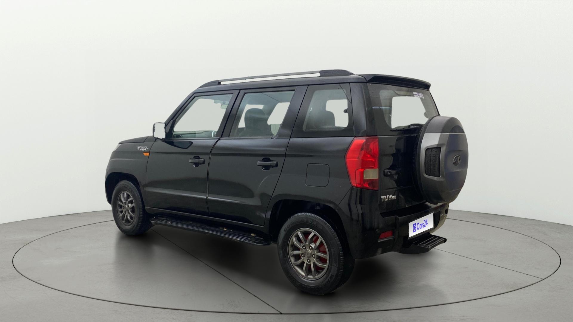 View 2018 Mahindra TUV300 T10 100HP AMT Image 2 Used 2018 Mahindra TUV300 T10 100HP AMT Image 2
