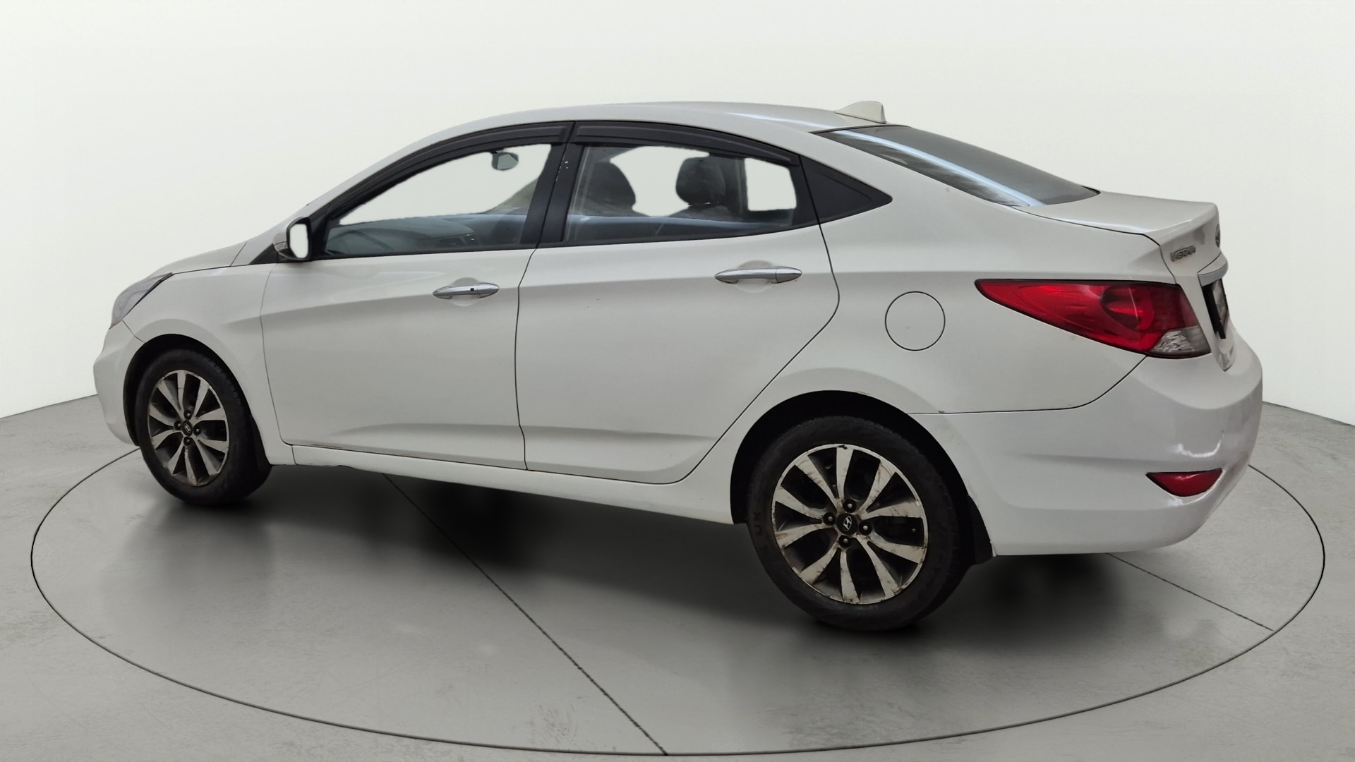 View 2014 Hyundai Fluidic Verna 1.6 CRDI SX AT Image 2 Used 2014 Hyundai Fluidic Verna 1.6 CRDI SX AT Image 2