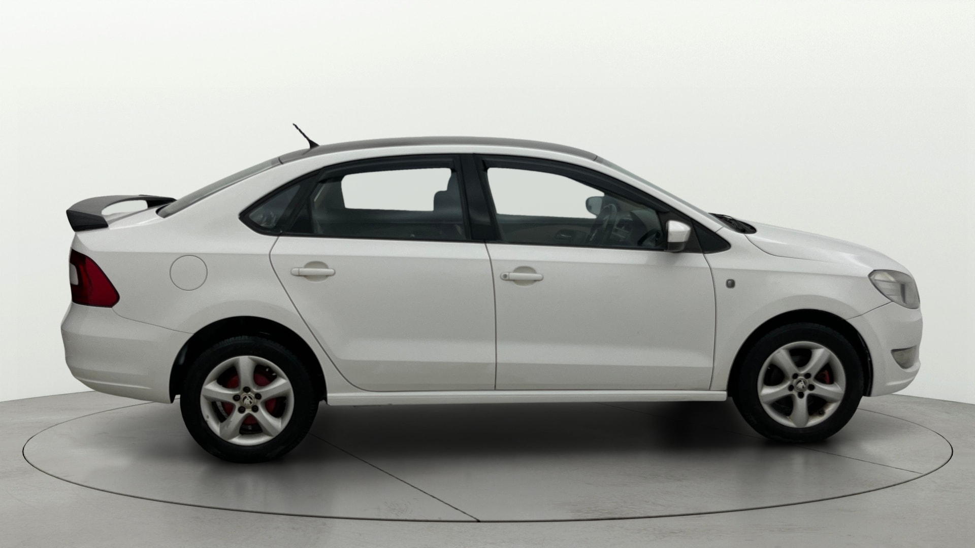 View 2015 Skoda Rapid 1.6 MPI Ambition Petrol BS IV Image 8 Used 2015 Skoda Rapid 1.6 MPI Ambition Petrol BS IV Image 8