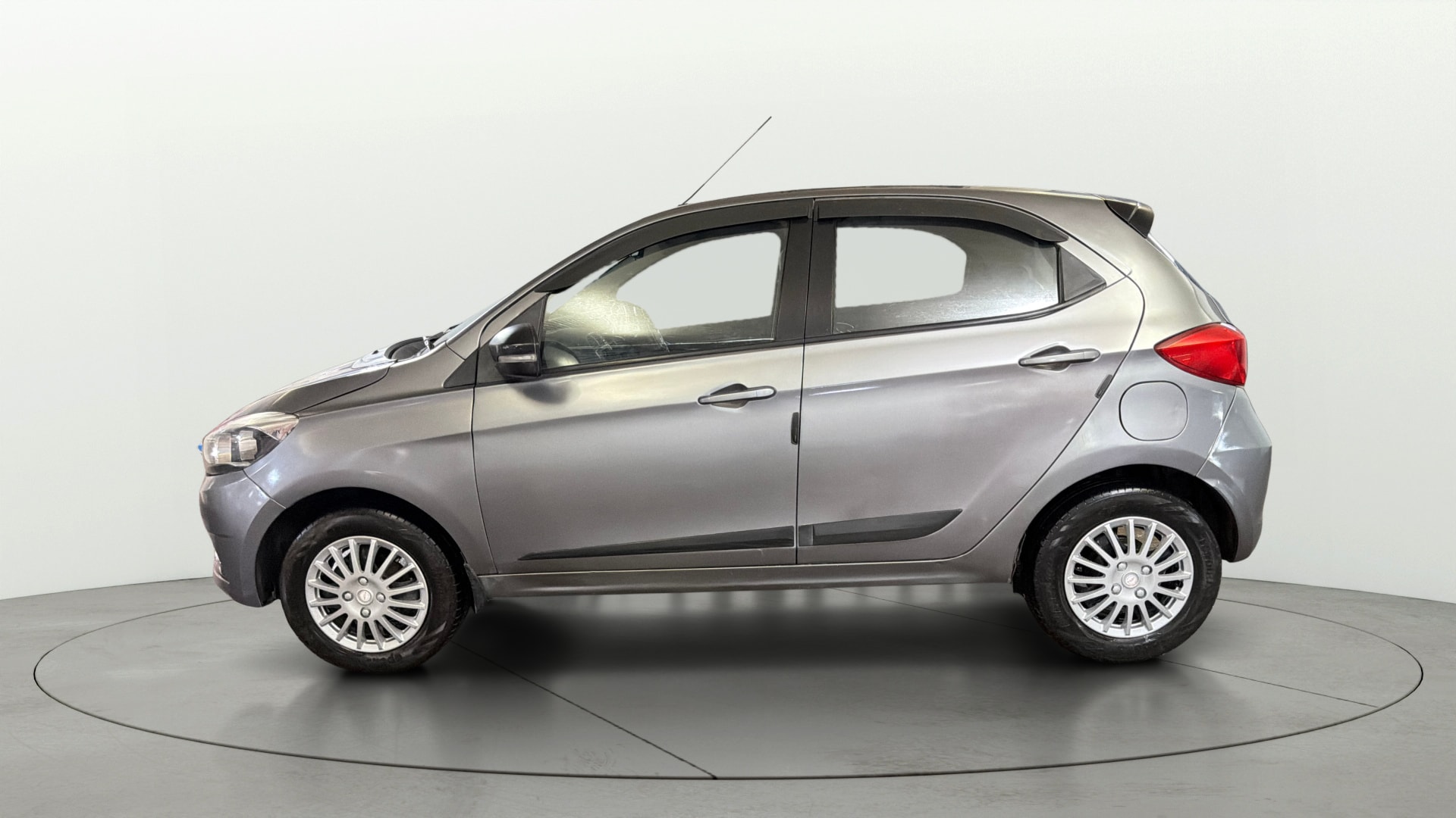 View 2019 Tata Tiago Revotorq XB Image 5 Used 2019 Tata Tiago Revotorq XB Image 5