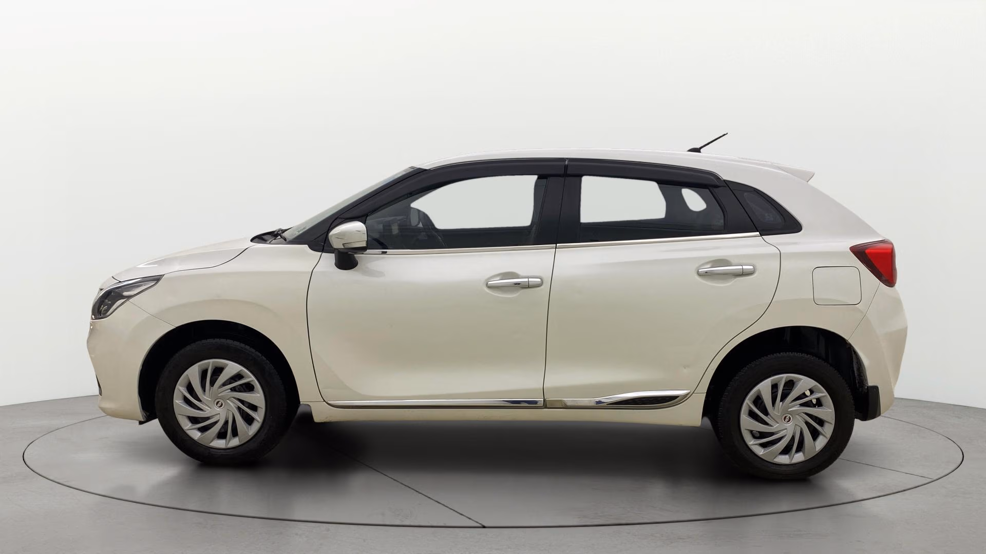 View 2023 Maruti Suzuki 1000 Base Variant Image 5 Used 2023 Maruti Suzuki 1000 Base Variant Image 5